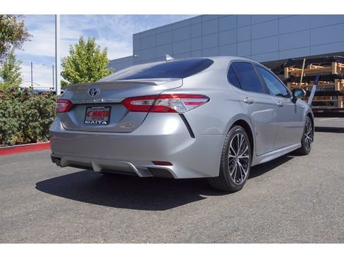 Used 2020 Toyota Camry SE FWD image 3