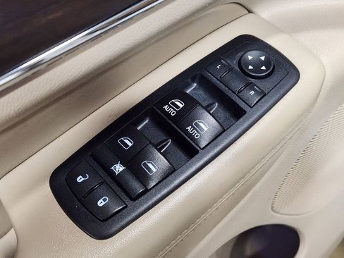 Used 2018 Jeep Grand Cherokee Limited image 43