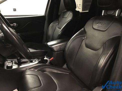 Used 2019 Jeep Cherokee Limited w/ Luxury Group AWD/4WD image 24