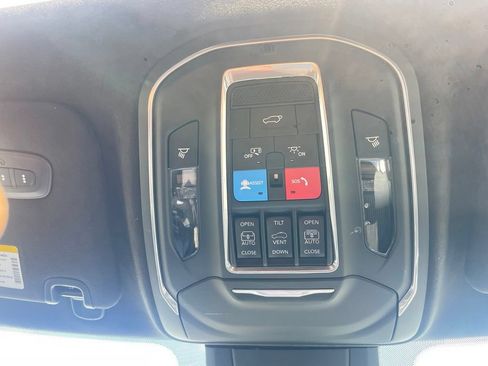 Used 2024 Jeep Wagoneer Launch Edition AWD/4WD image 28