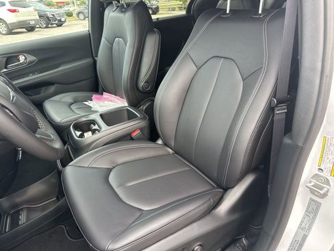 New 2026 Chrysler Pacifica Select image 62