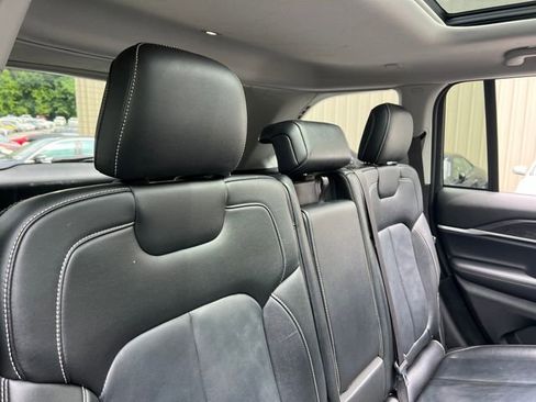 Used 2022 Jeep Grand Cherokee Limited image 37