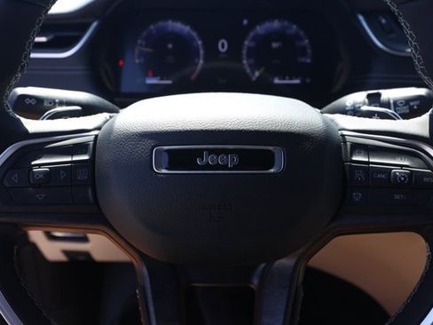 New 2025 Jeep Grand Cherokee Limited w/ Luxury Tech Group II image 25