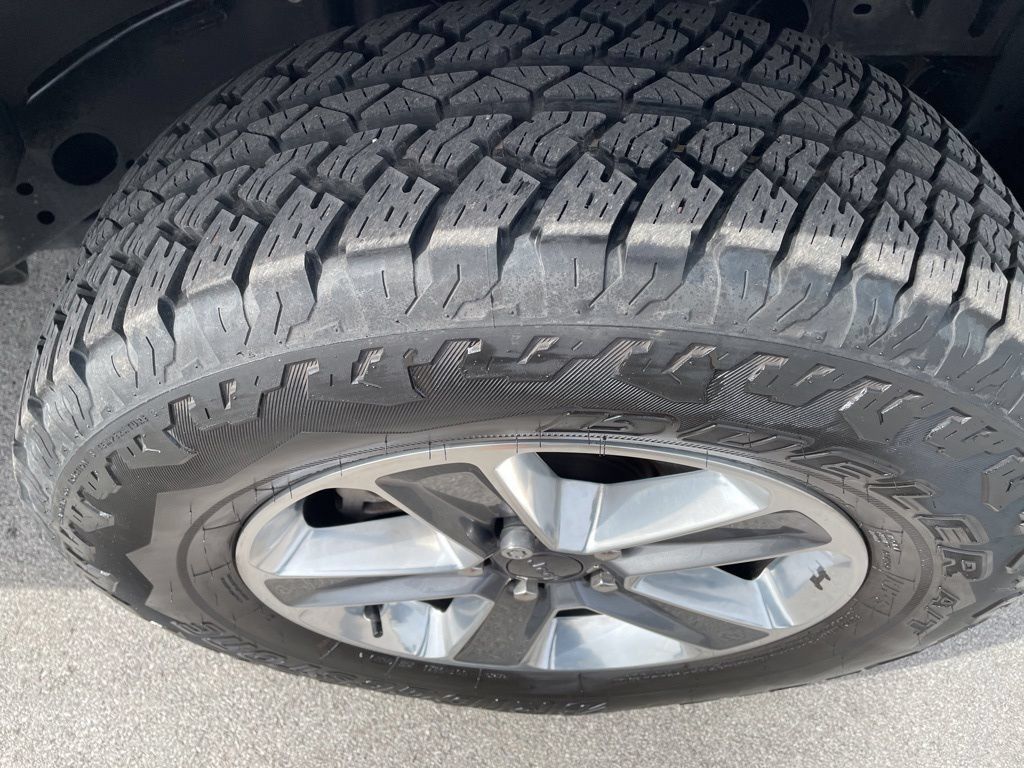 Used 2022 Jeep Wrangler Unlimited Sahara AWD/4WD image 28