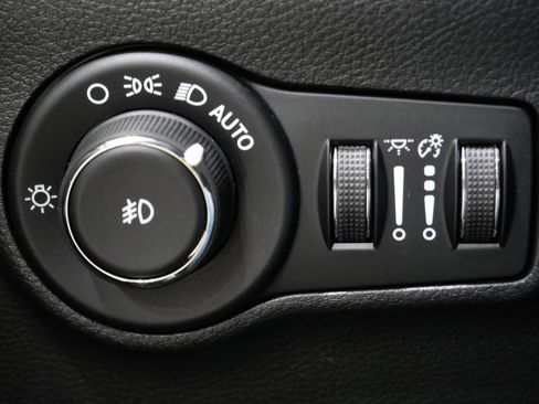 New 2026 Jeep Compass Latitude w/ Sun and Sound Group image 15