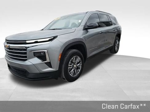 Used 2024 Chevrolet Traverse LT image 9