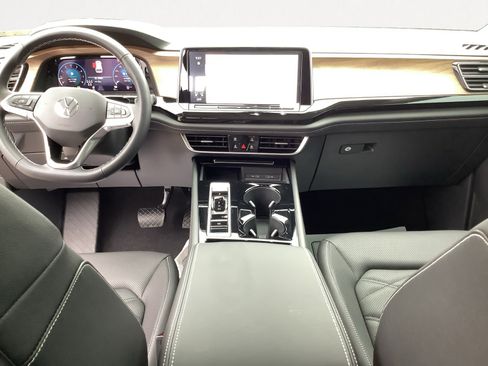 New 2025 Volkswagen Atlas SE FWD image 14