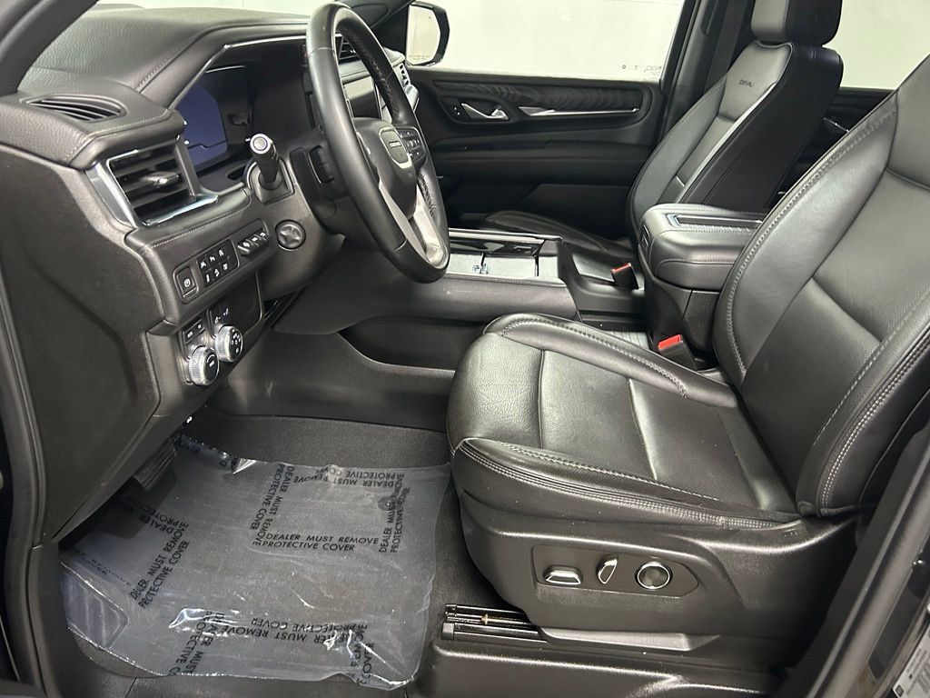 Used 2023 GMC Yukon Denali w/ LPO, Floor Liner Package AWD/4WD image 11