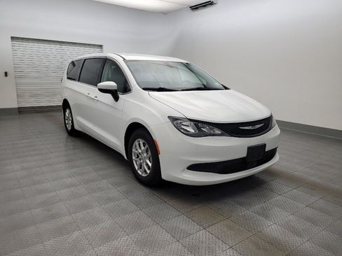 Used 2022 Chrysler Voyager LX FWD image 13
