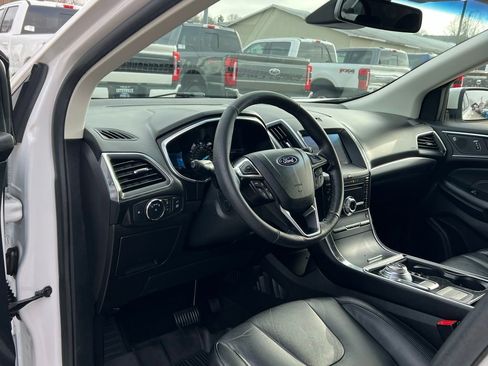 Used 2019 Ford Edge Titanium image 12