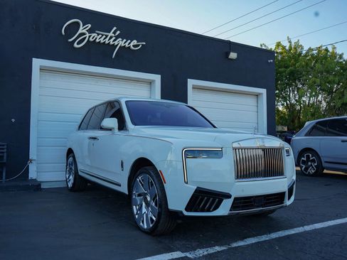 Used 2026 Rolls-Royce Cullinan image 12