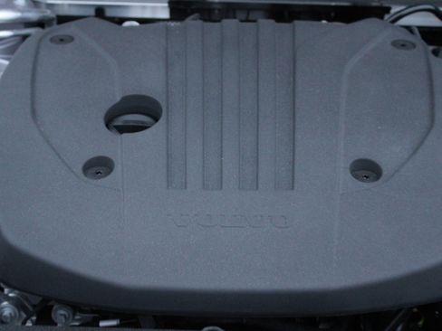 New 2026 Volvo XC60 B5 Ultra w/ Climate Package image 58