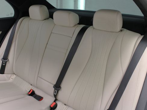 Used 2017 Mercedes-Benz E 300 image 39