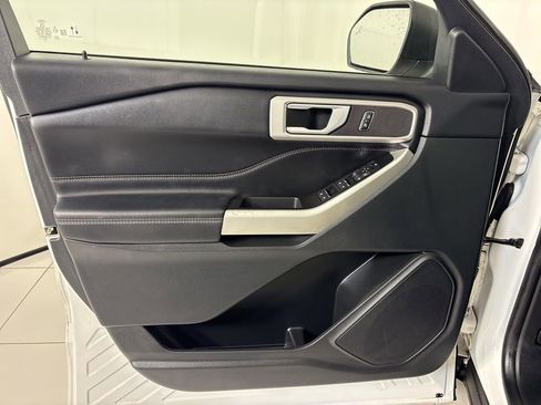 Used 2022 Ford Explorer XLT w/ Equipment Group 202A image 14