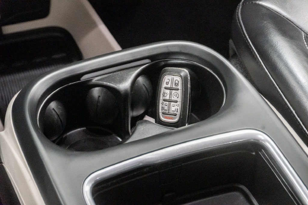 Used 2023 Chrysler Pacifica Touring-L FWD image 21