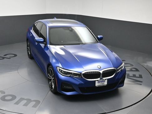 Used 2019 BMW 330i xDrive Sedan w/ M Sport Package AWD/4WD image 32