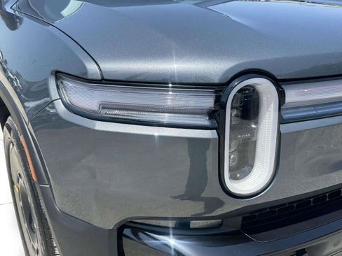 Used 2025 Rivian R1S Adventure AWD/4WD image 11