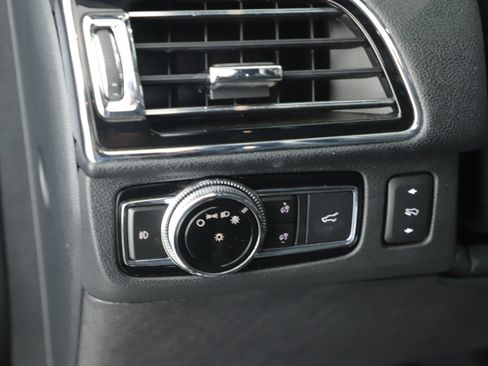 Used 2020 Lincoln Navigator 2WD image 10