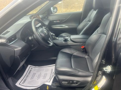 Certified 2024 Toyota Venza XLE image 12