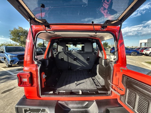 Used 2026 Jeep Wrangler Unlimited Sahara AWD/4WD image 22