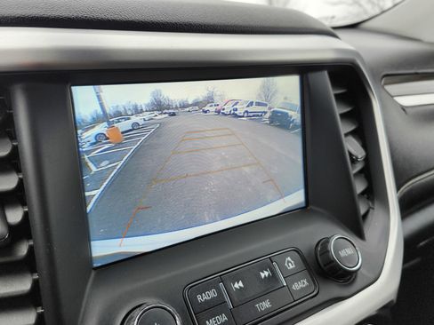 Used 2019 GMC Acadia SLT image 2