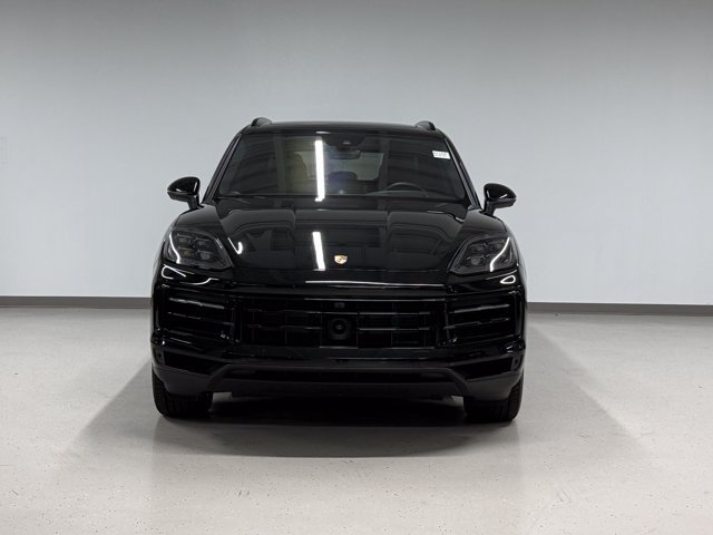 Certified 2025 Porsche Cayenne E-Hybrid w/ Premium Package Plus AWD/4WD image 8