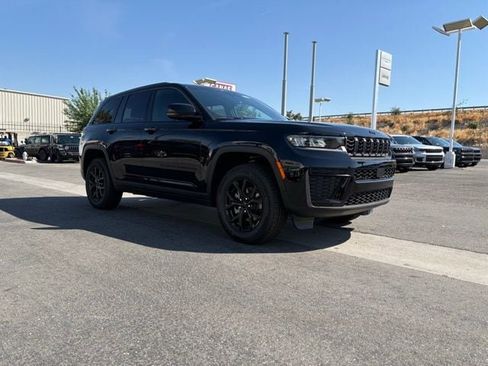 New 2026 Jeep Grand Cherokee Altitude AWD/4WD image 9