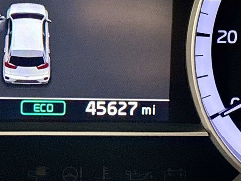 Used 2020 Kia Niro LXS FWD image 15