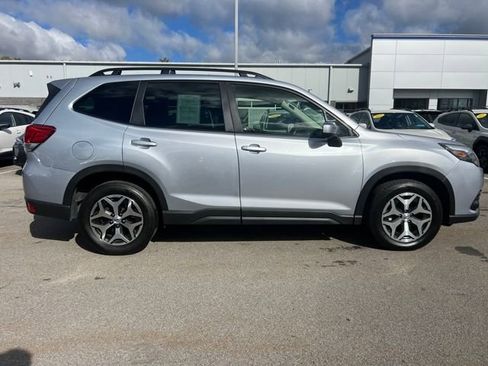 Used 2023 Subaru Forester Premium AWD/4WD image 6