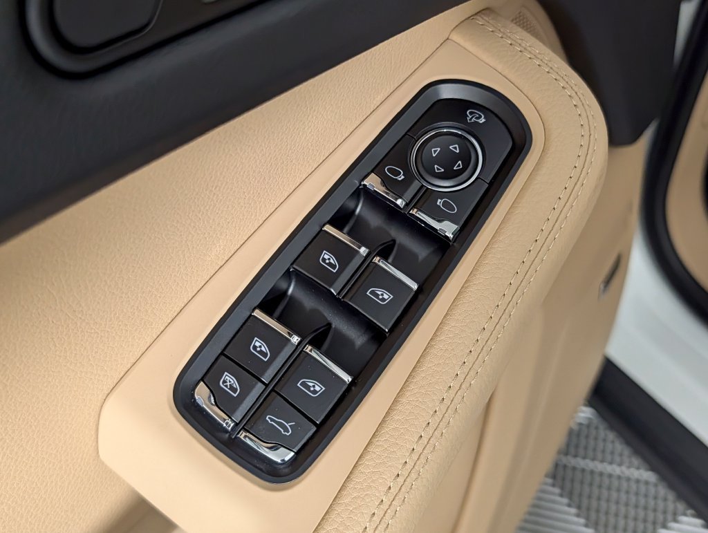 New 2026 Porsche Macan AWD/4WD image 27