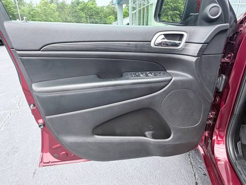 Used 2019 Jeep Grand Cherokee Altitude RWD image 28
