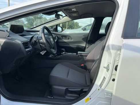 Used 2025 Toyota Prius LE FWD image 15