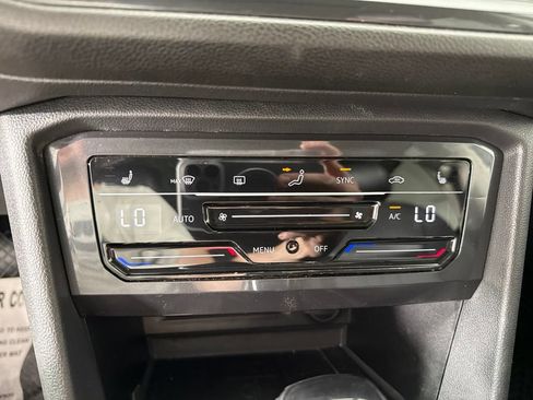 Used 2023 Volkswagen Tiguan SE AWD/4WD image 19