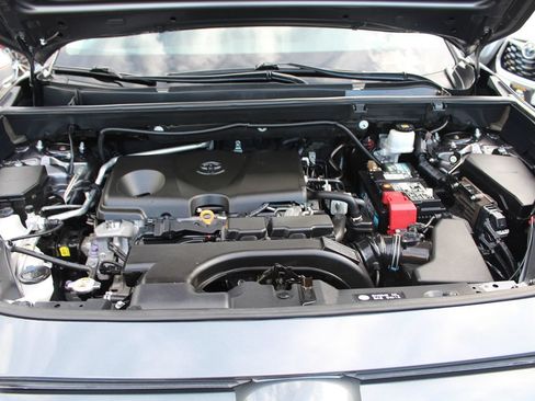 Used 2019 Toyota RAV4 LE w/ Carpet Mat Package FWD image 30