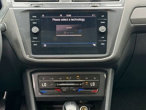 Used 2023 Volkswagen Tiguan SE w/ Panoramic Sunroof Package FWD image 16
