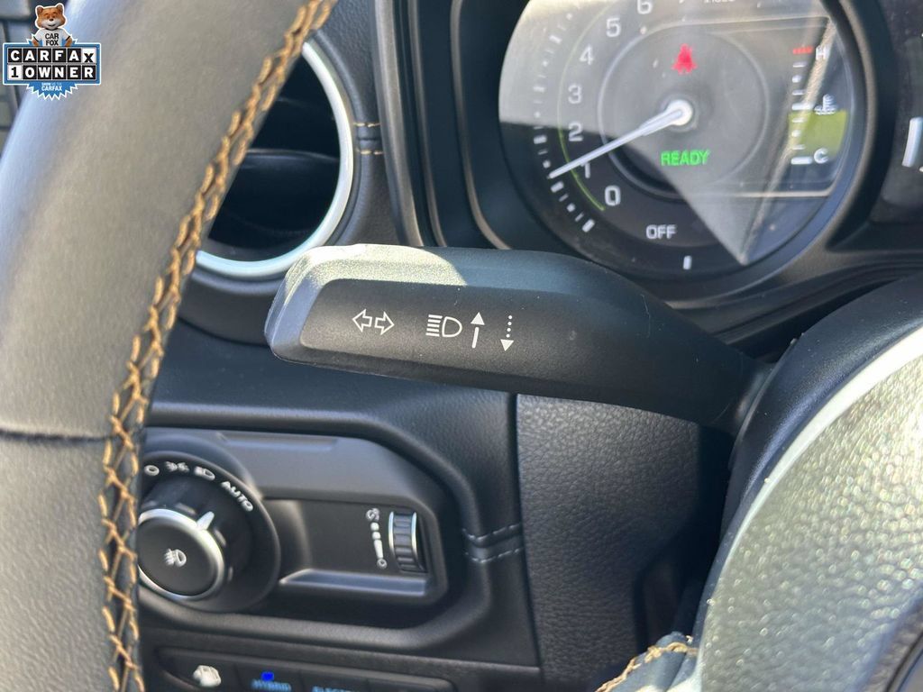 Used 2024 Jeep Wrangler Unlimited Sahara w/ Technology Group AWD/4WD image 21