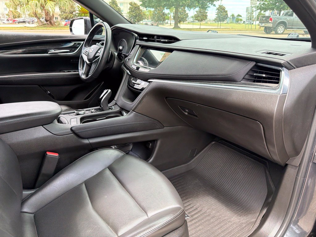 Used 2022 Cadillac XT5 Premium Luxury w/ Technology Package FWD image 16
