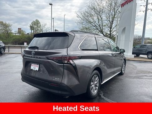 Used 2023 Toyota Sienna XLE FWD image 8