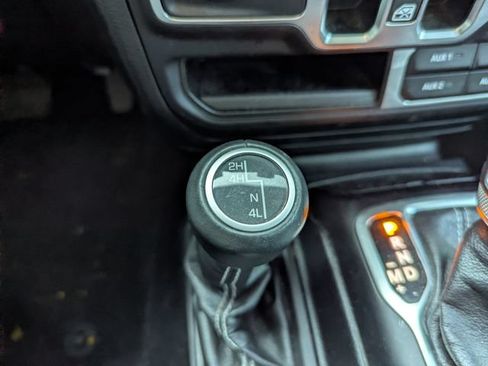 Used 2020 Jeep Wrangler Unlimited Sahara AWD/4WD image 19