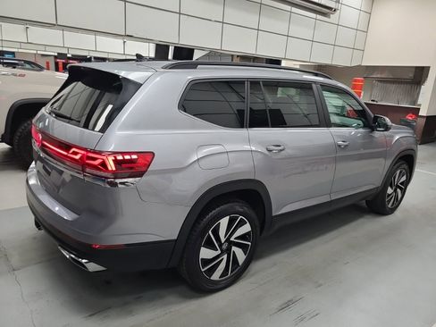 Used 2025 Volkswagen Atlas SE image 8