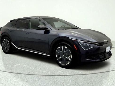 Used 2025 Kia EV6 Light w/ Light LR Technology Package RWD image 3