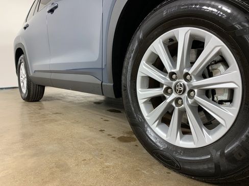 Used 2025 Toyota Grand Highlander AWD image 6