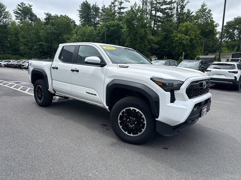 Used 2025 Toyota Tacoma TRD Off-Road w/ TRD Off Road Upgrade Package AWD/4WD image 7