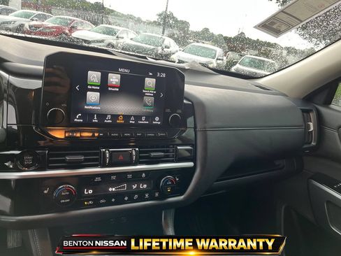 Certified 2025 Nissan Pathfinder SL FWD image 15