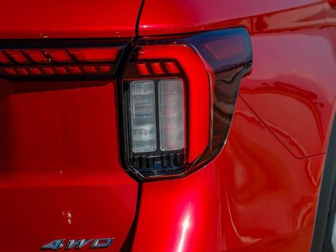 Used 2025 Ford Explorer ST-Line w/ ST-Line Street Pack image 10