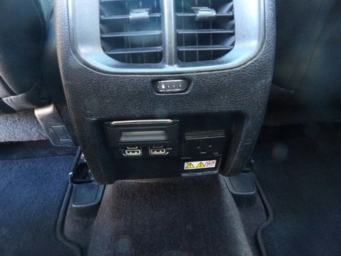 Used 2019 Jeep Cherokee Limited w/ Luxury Group image 10