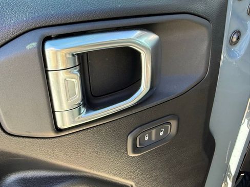 New 2025 Jeep Gladiator Sport image 14