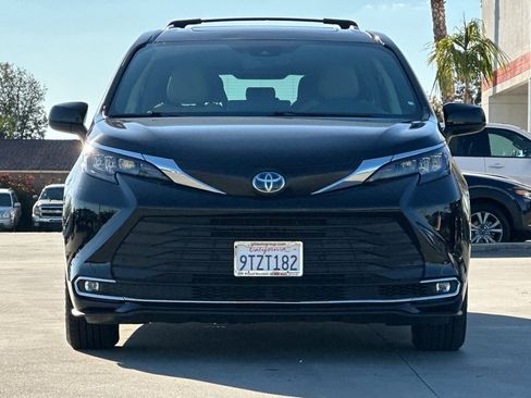Used 2024 Toyota Sienna XLE FWD image 9