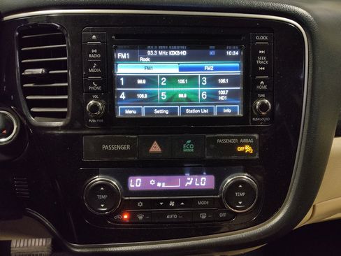 Used 2016 Mitsubishi Outlander SE FWD image 25