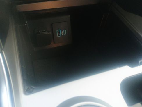 Certified 2023 Ford Explorer XLT w/ Equipment Group 202A image 29